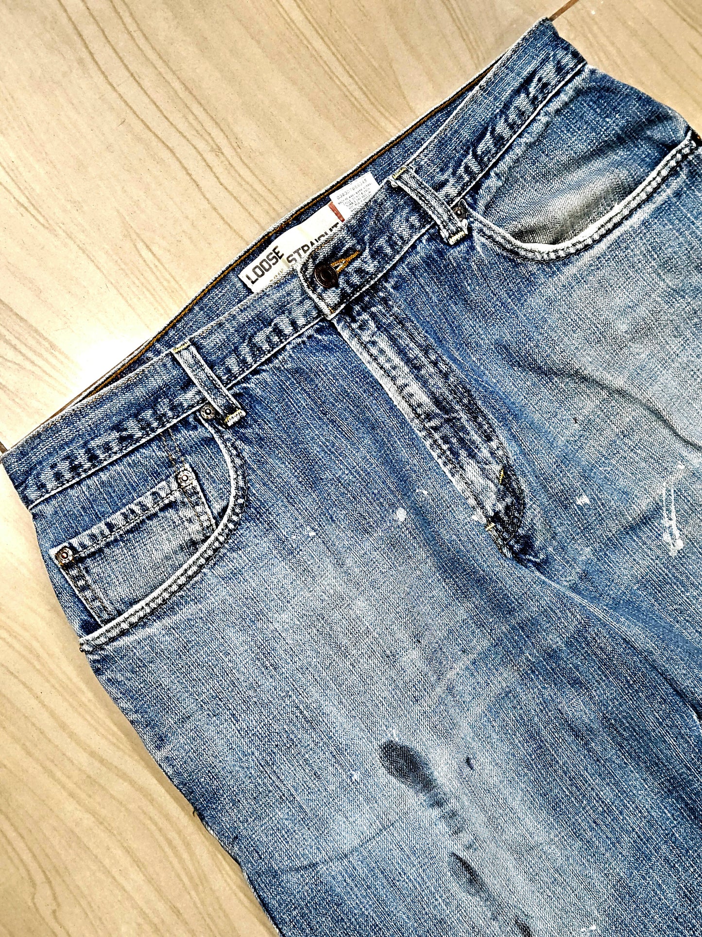 LEVI'S STRAUSS paint splattered RELAXED FIT jeans(MENS)